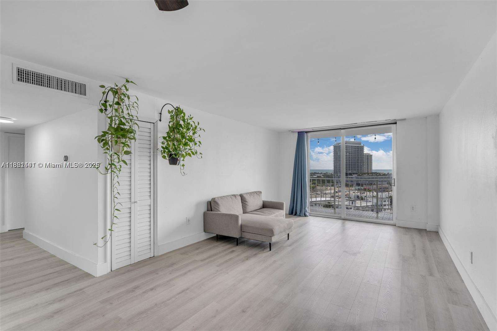 Stanton House Condos for Sale & Rent | Picture 1