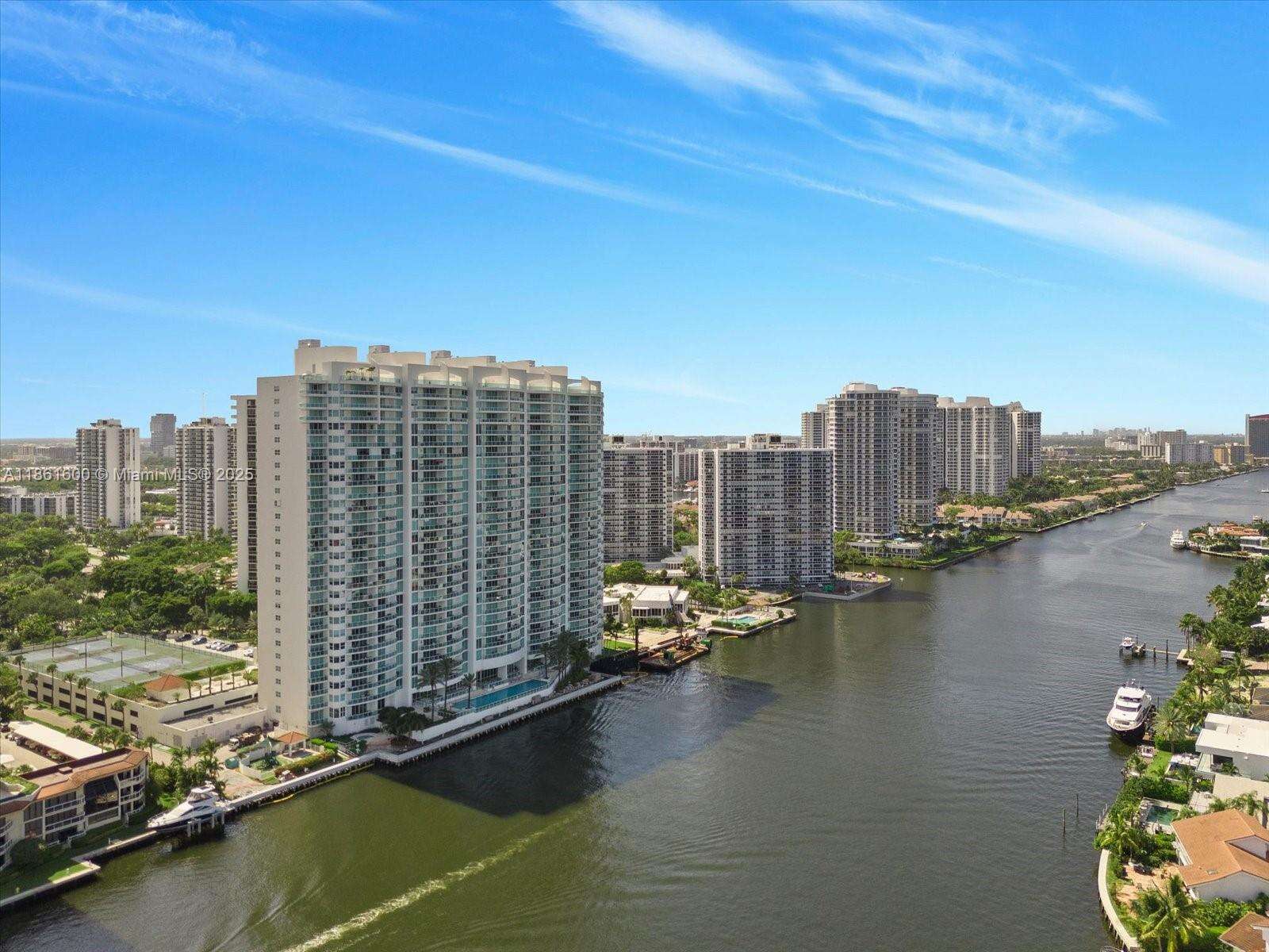 HAMPTONS SOUTH - 20201 Country Club Dr, Aventura, FL 33180 | Picture 4