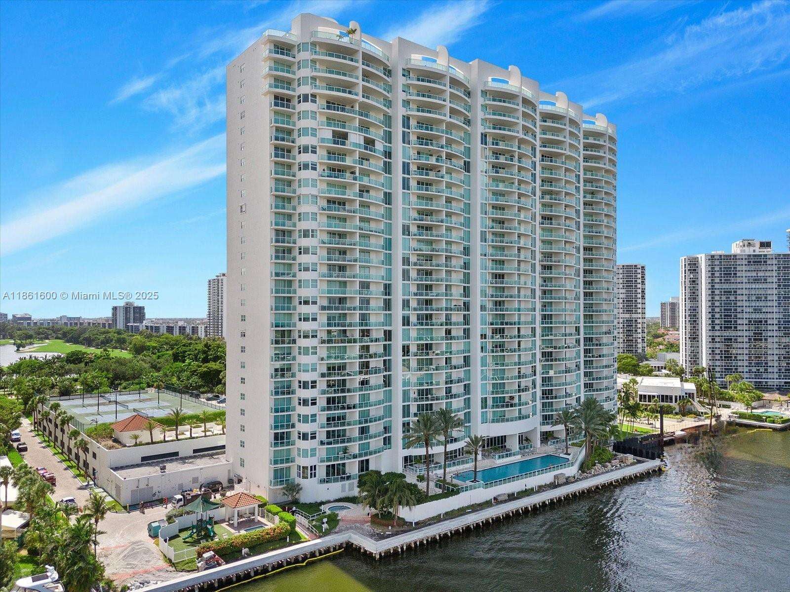 HAMPTONS SOUTH - 20201 Country Club Dr, Aventura, FL 33180 | Picture 8