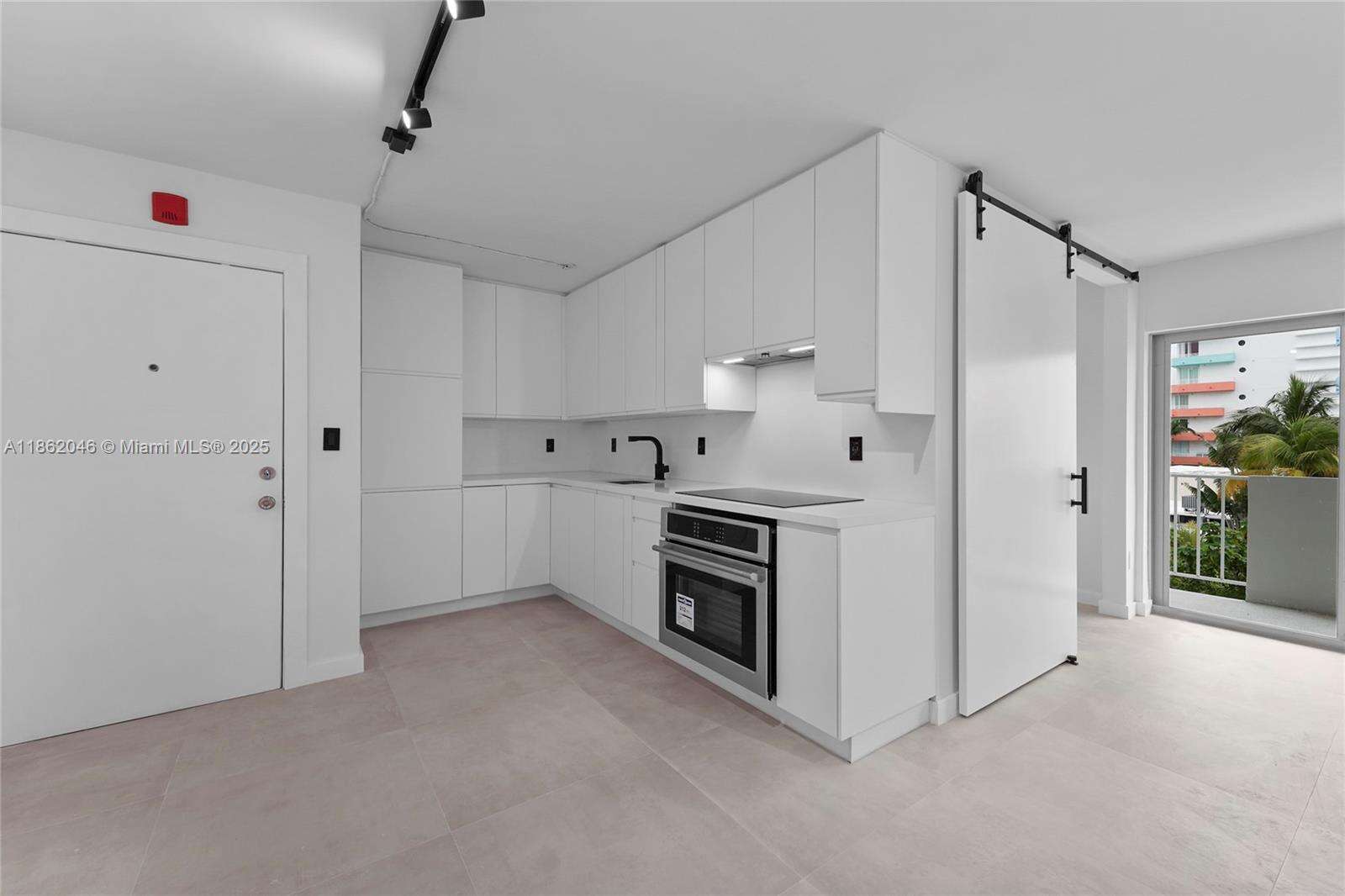 Terrace View Towers Condos for Sale & Rent | Picture 1