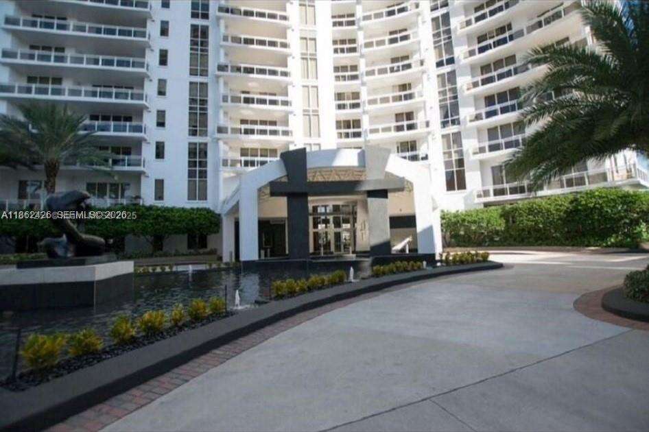 Carbonell at 901 Brickell Key Blvd, Miami, FL 33131 - For Sale photo 3