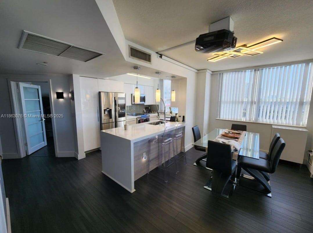 Turnberry On The Green at 19501 Country Club Dr, Aventura, FL 33180 - For Sale photo 1