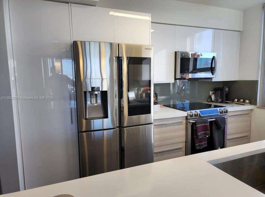 Turnberry On The Green at 19501 Country Club Dr, Aventura, FL 33180 - For Sale photo 2