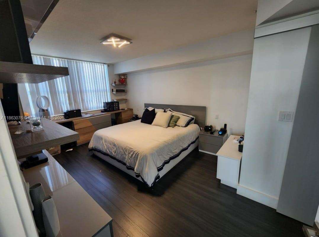 Turnberry On The Green at 19501 Country Club Dr, Aventura, FL 33180 - For Sale photo 5