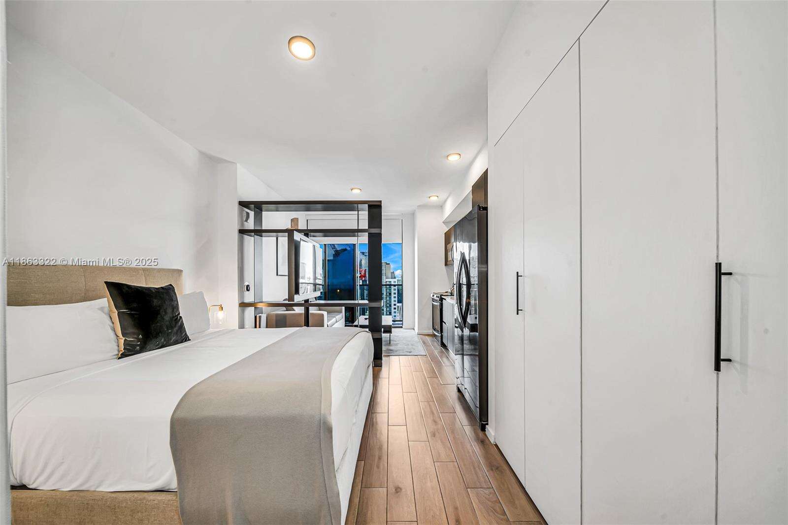 The Elser at 398 5, Miami, FL 33132 - For Sale photo 2