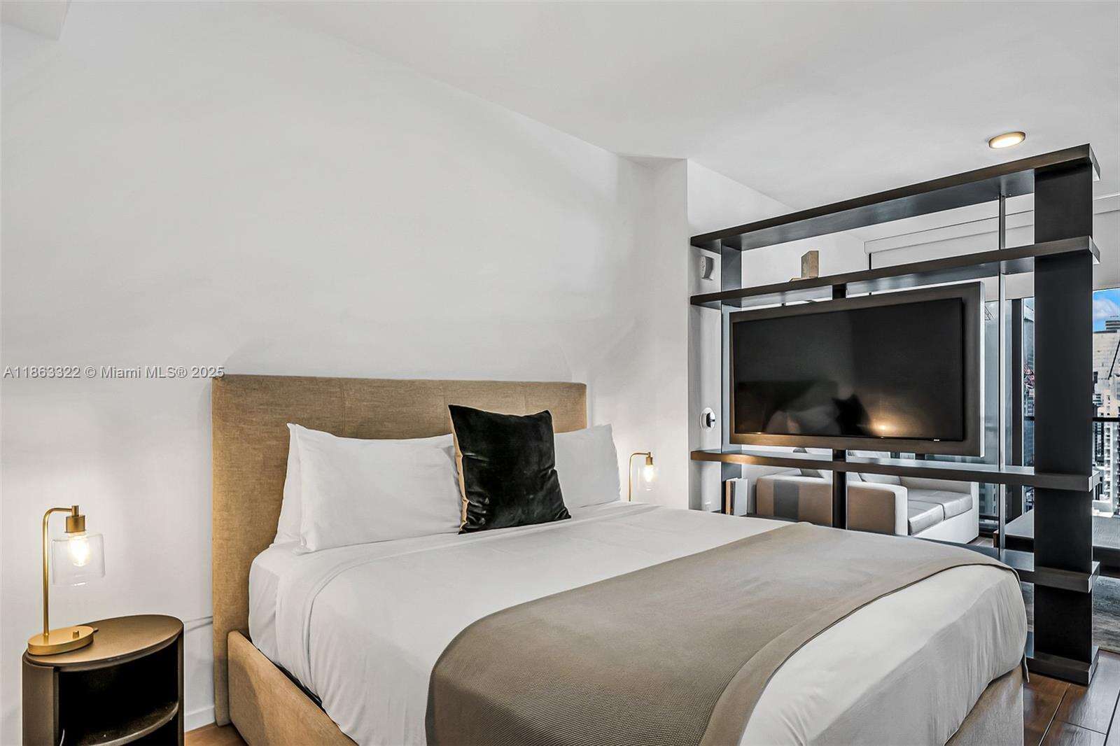 The Elser at 398 5, Miami, FL 33132 - For Sale photo 3