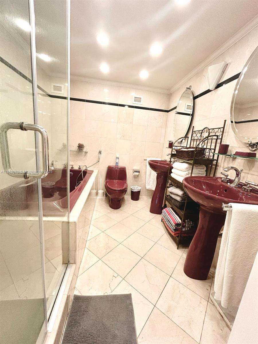 Decoplage at 100 Lincoln Rd, Miami Beach, FL 33139 - For Sale photo 6
