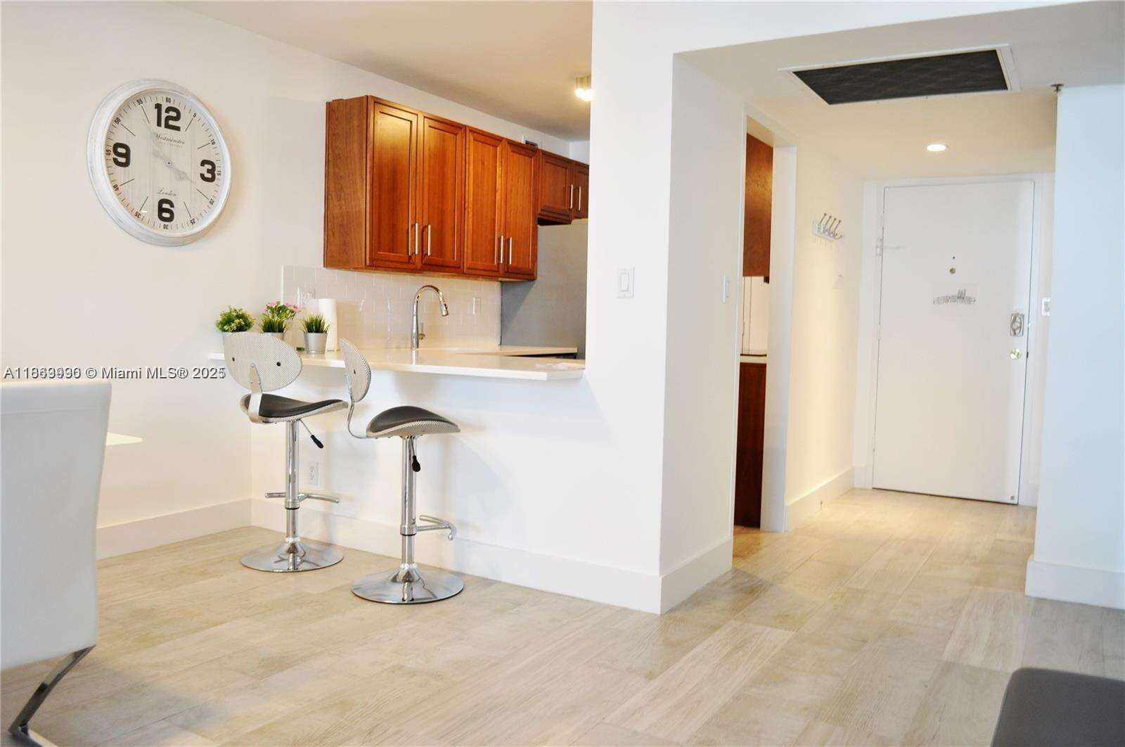 Decoplage at 100 Lincoln Rd, Miami Beach, FL 33139 - For Sale photo 3