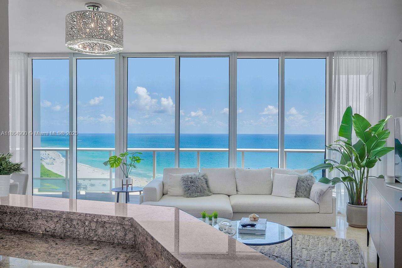CONTINUUM ON SOUTH BEACH CONDO THE SOUTH TOWER - 100 Pointe Dr, Miami Beach, FL 33139 | Picture 1