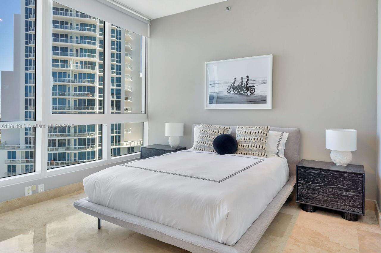 CONTINUUM ON SOUTH BEACH CONDO THE SOUTH TOWER - 100 Pointe Dr, Miami Beach, FL 33139 | Picture 20