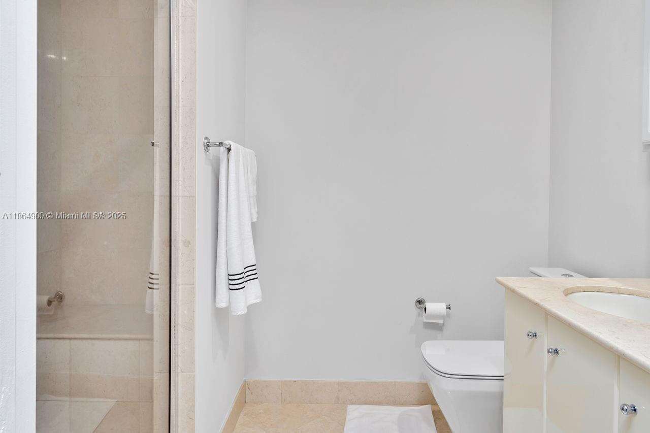 CONTINUUM ON SOUTH BEACH CONDO THE SOUTH TOWER - 100 Pointe Dr, Miami Beach, FL 33139 | Picture 22