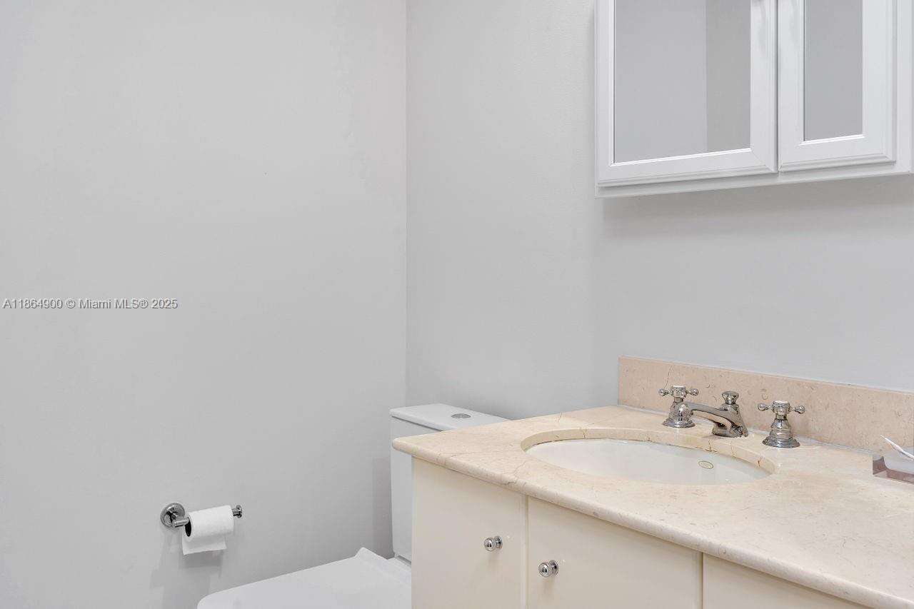 CONTINUUM ON SOUTH BEACH CONDO THE SOUTH TOWER - 100 Pointe Dr, Miami Beach, FL 33139 | Picture 23