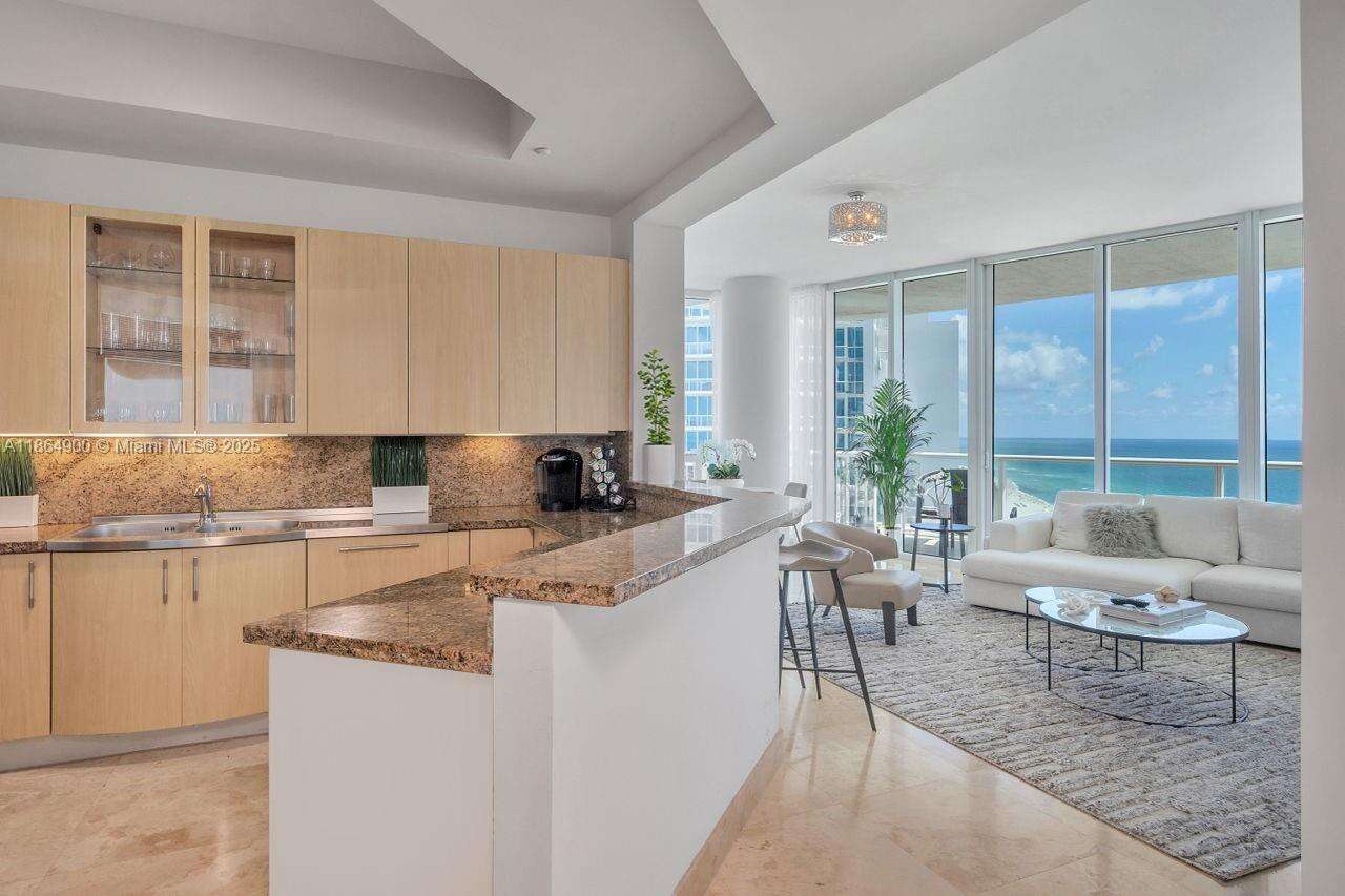 CONTINUUM ON SOUTH BEACH CONDO THE SOUTH TOWER - 100 Pointe Dr, Miami Beach, FL 33139 | Picture 28