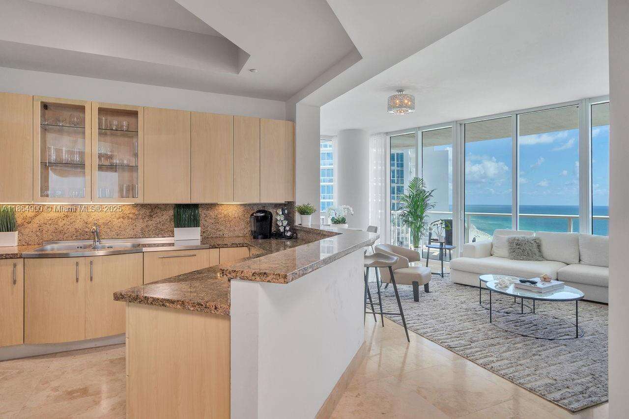 CONTINUUM ON SOUTH BEACH CONDO THE SOUTH TOWER - 100 Pointe Dr, Miami Beach, FL 33139 | Picture 9