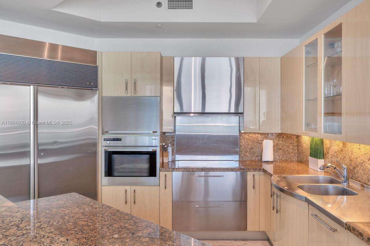 CONTINUUM ON SOUTH BEACH CONDO THE SOUTH TOWER - 100 Pointe Dr, Miami Beach, FL 33139 | Picture 10