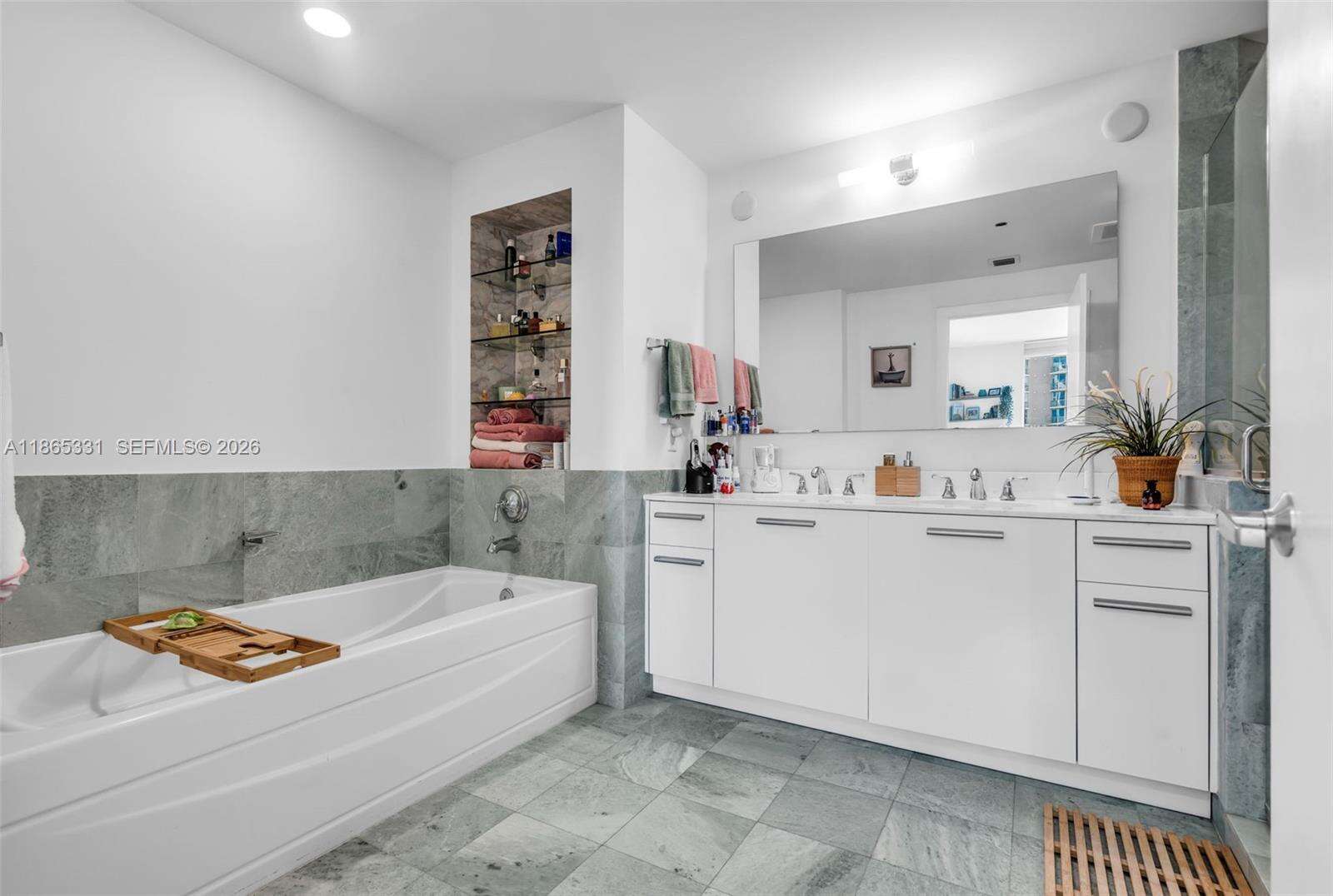 1060 Brickell at 1060 Brickell Ave, Miami, FL 33131 - For Sale photo 8