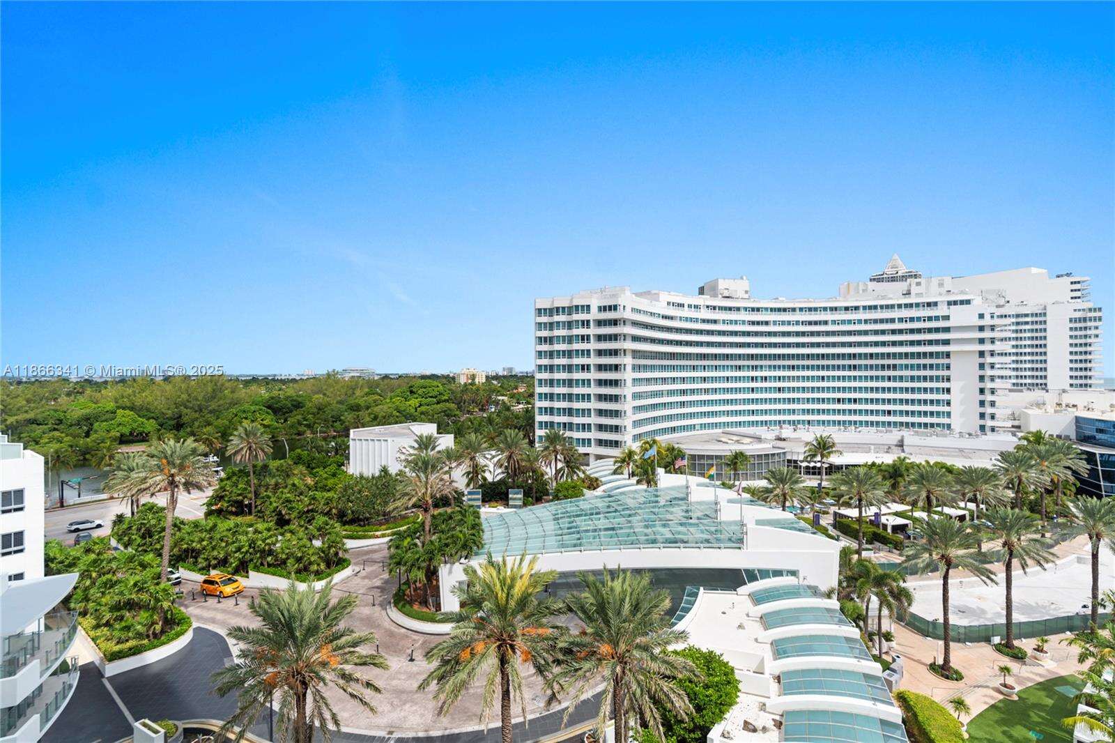 FONTAINEBLEAU III OCEAN CLUB - 4391 Collins Ave, Miami Beach, FL 33140 | Picture 2