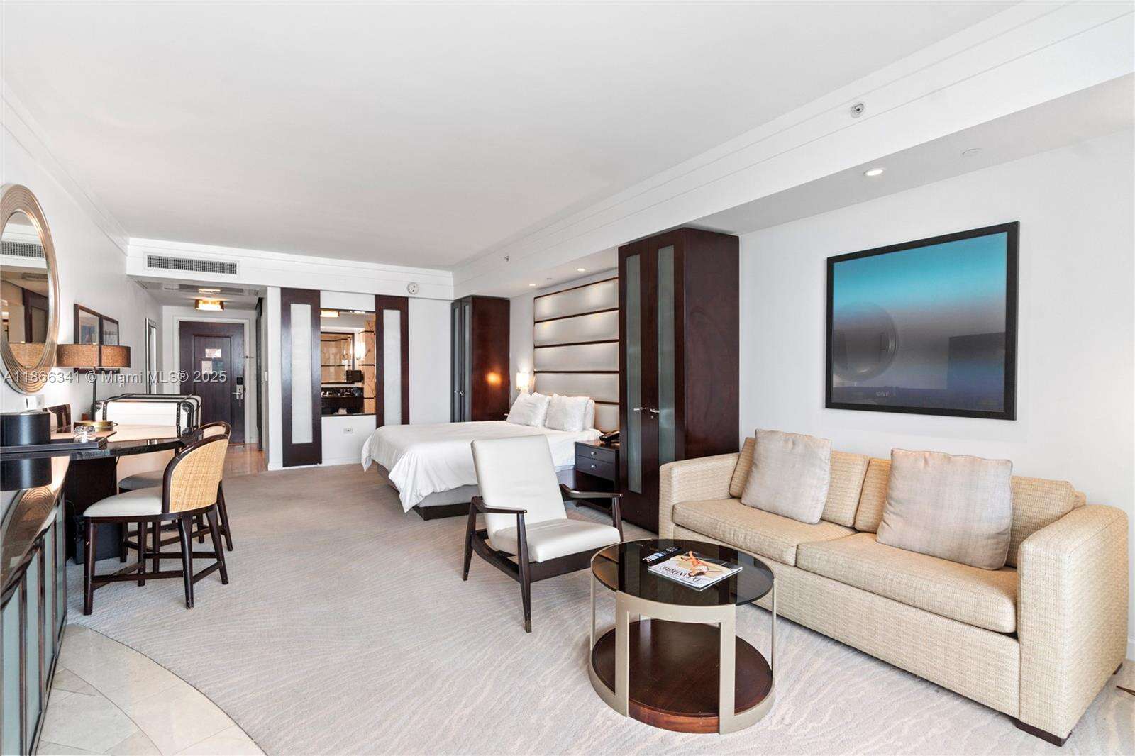 FONTAINEBLEAU III OCEAN CLUB - 4391 Collins Ave, Miami Beach, FL 33140 | Picture 16