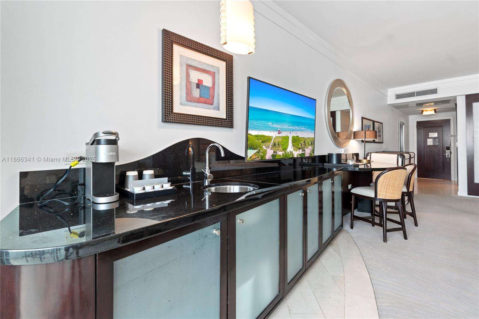 FONTAINEBLEAU III OCEAN CLUB - 4391 Collins Ave, Miami Beach, FL 33140 | Picture 17