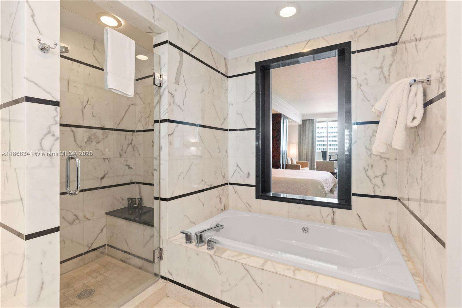 FONTAINEBLEAU III OCEAN CLUB - 4391 Collins Ave, Miami Beach, FL 33140 | Picture 22