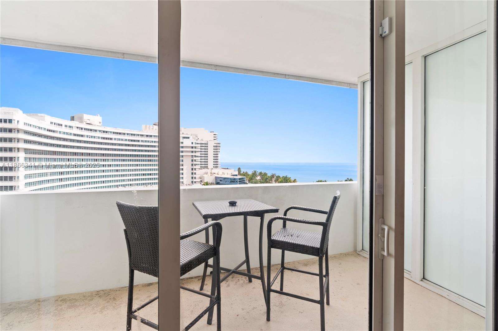 FONTAINEBLEAU III OCEAN CLUB - 4391 Collins Ave, Miami Beach, FL 33140 | Picture 6