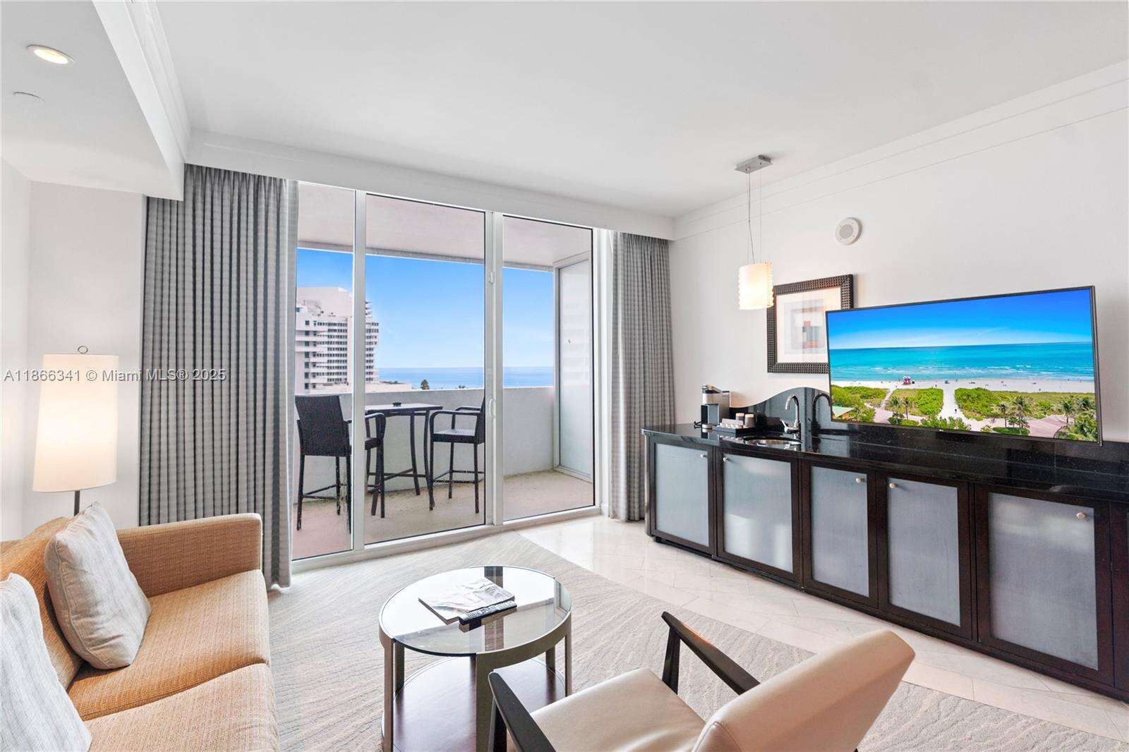 FONTAINEBLEAU III OCEAN CLUB - 4391 Collins Ave, Miami Beach, FL 33140 | Picture 7