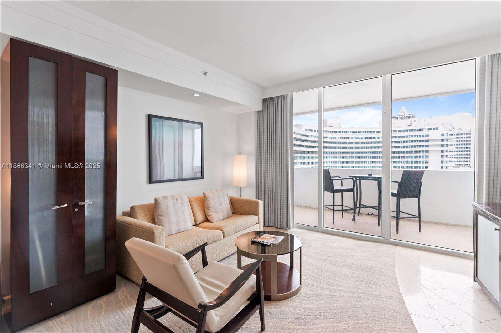 FONTAINEBLEAU III OCEAN CLUB - 4391 Collins Ave, Miami Beach, FL 33140 | Picture 8