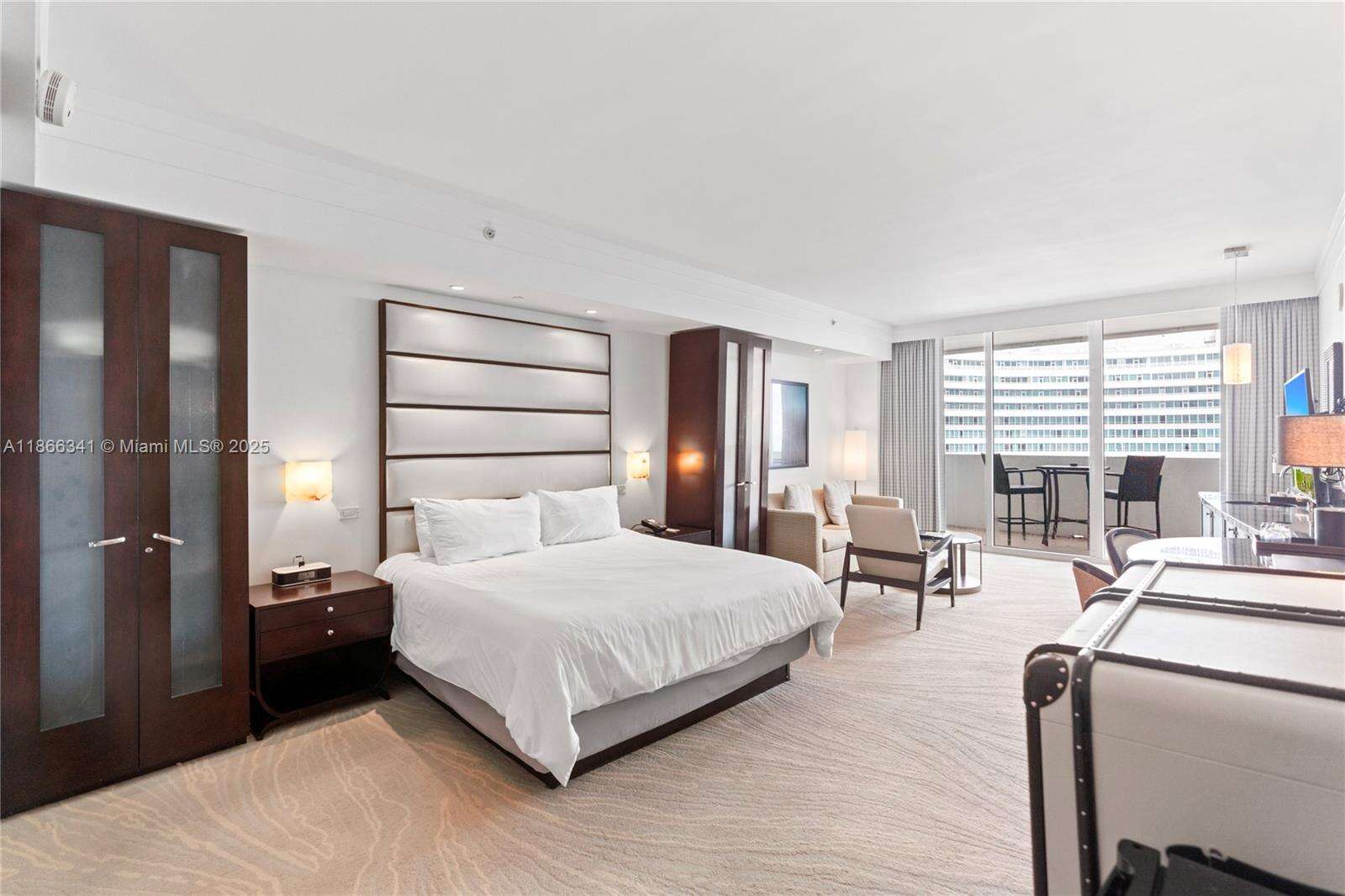 FONTAINEBLEAU III OCEAN CLUB - 4391 Collins Ave, Miami Beach, FL 33140 | Picture 9