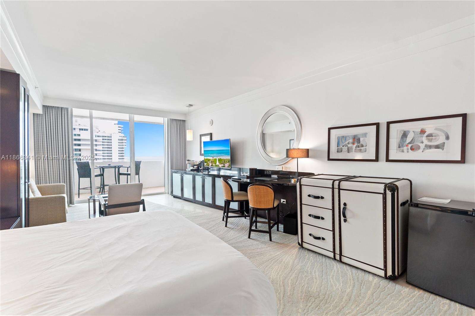 FONTAINEBLEAU III OCEAN CLUB - 4391 Collins Ave, Miami Beach, FL 33140 | Picture 10