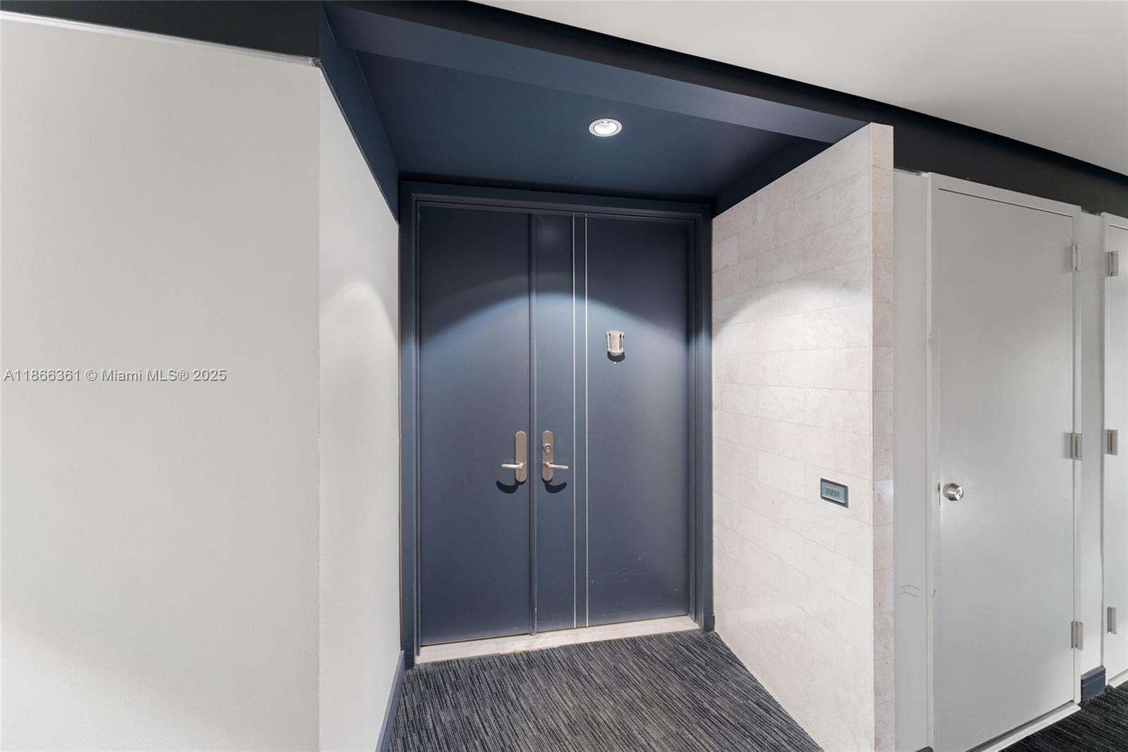 Carbonell at 901 Brickell Key Blvd, Miami, FL 33131 - For Sale photo 1