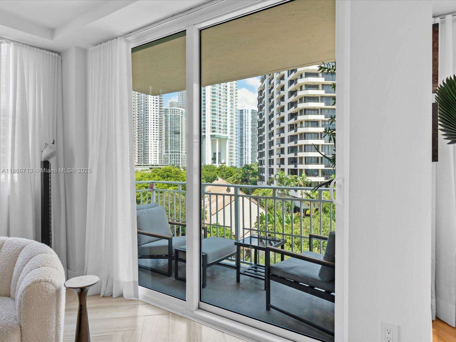 Isola at 770 Claughton Island Dr, Miami, FL 33131 - For Sale photo 14