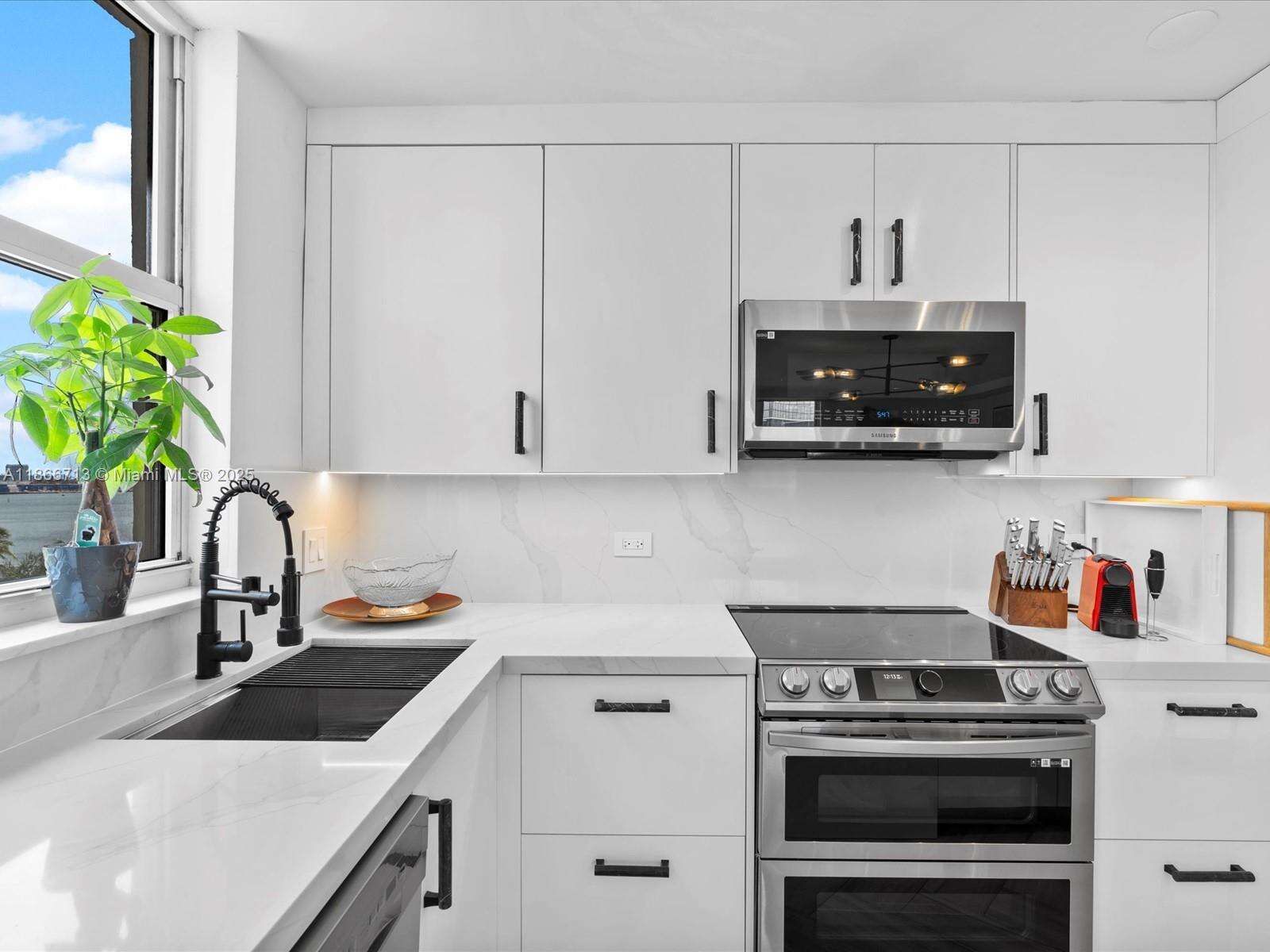 Isola at 770 Claughton Island Dr, Miami, FL 33131 - For Sale photo 4