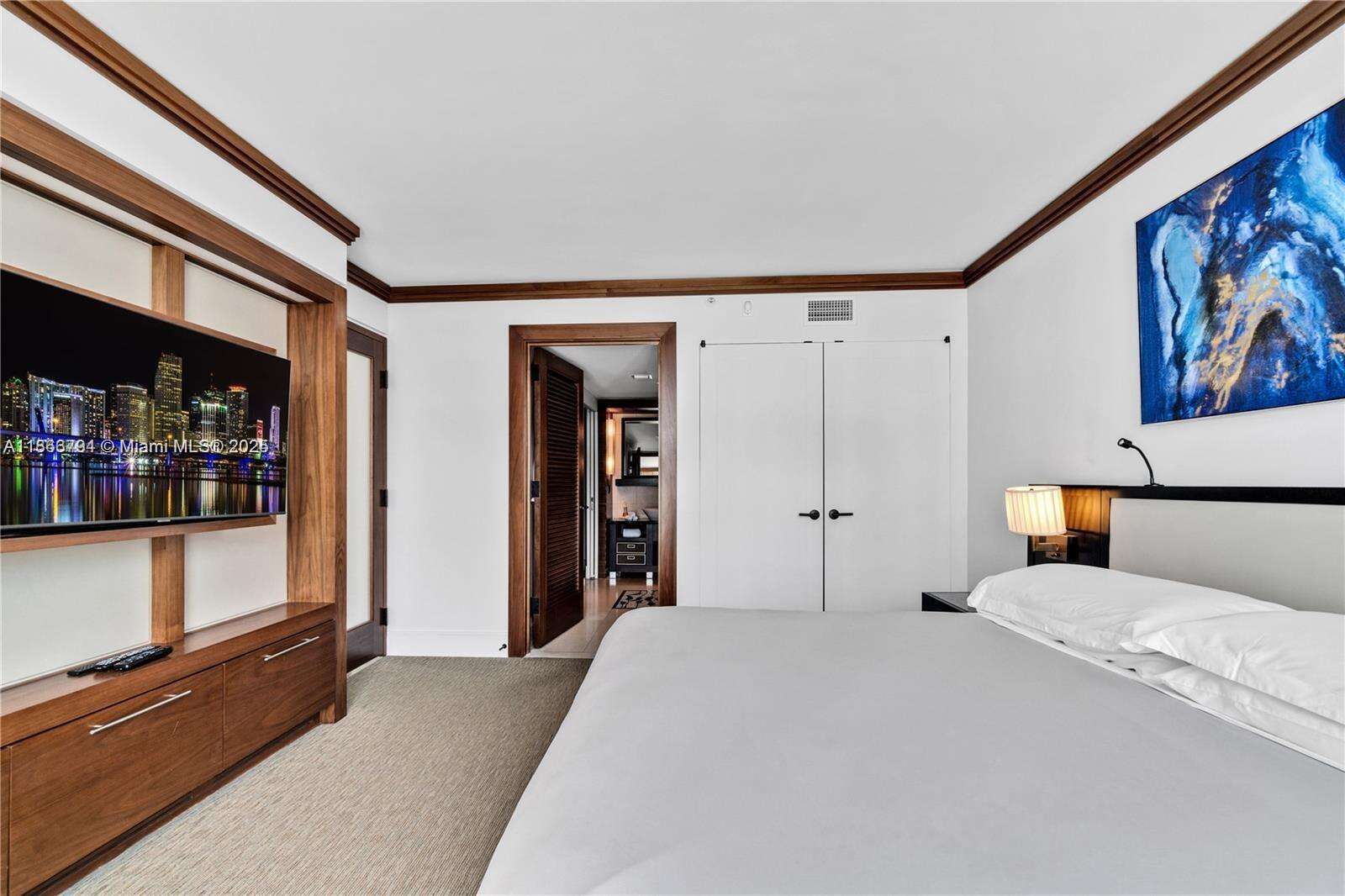 Central Carillon at 6801 Collins Ave, Miami Beach, FL 33141 - For Sale photo 12