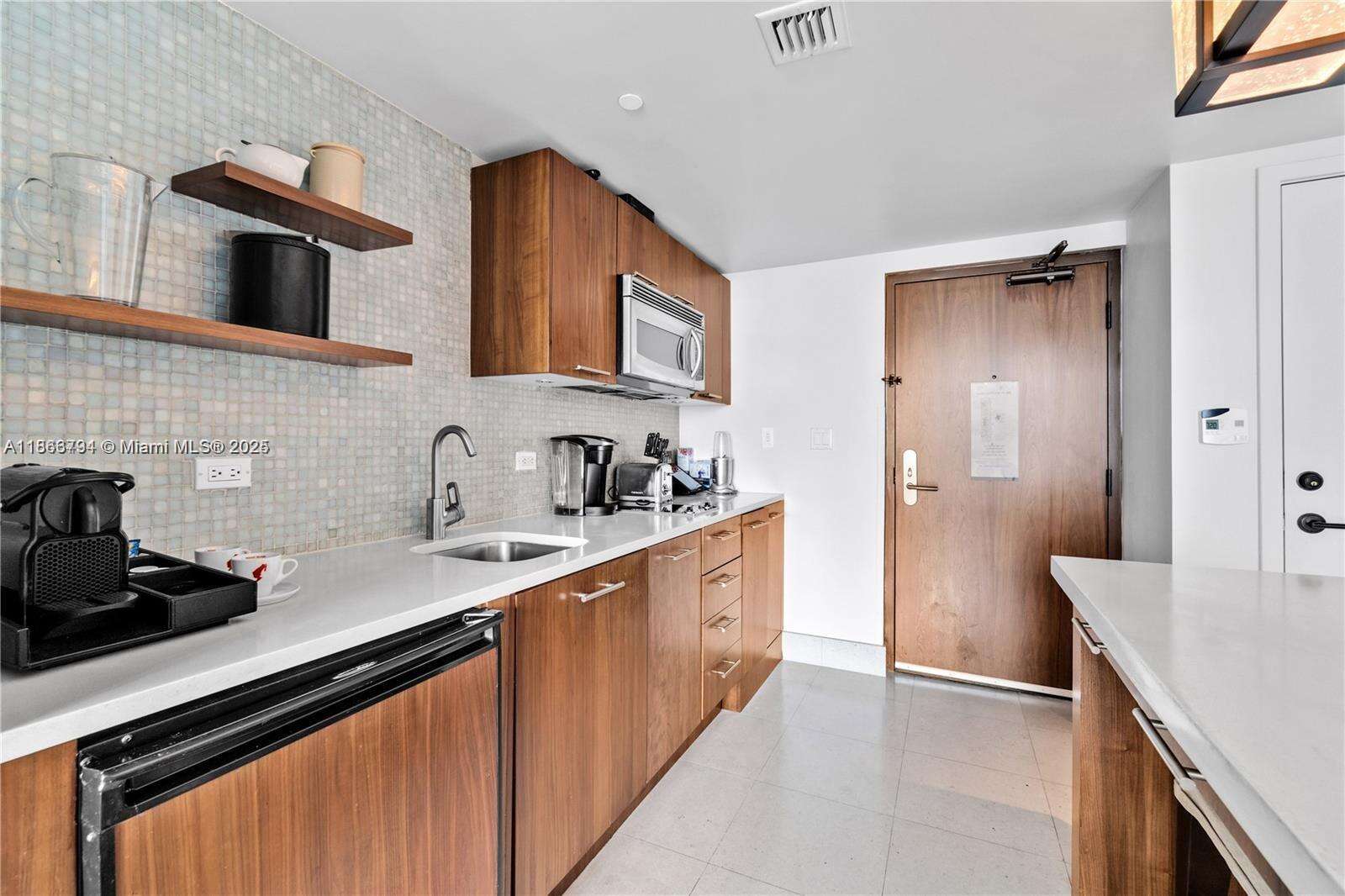 Central Carillon at 6801 Collins Ave, Miami Beach, FL 33141 - For Sale photo 8