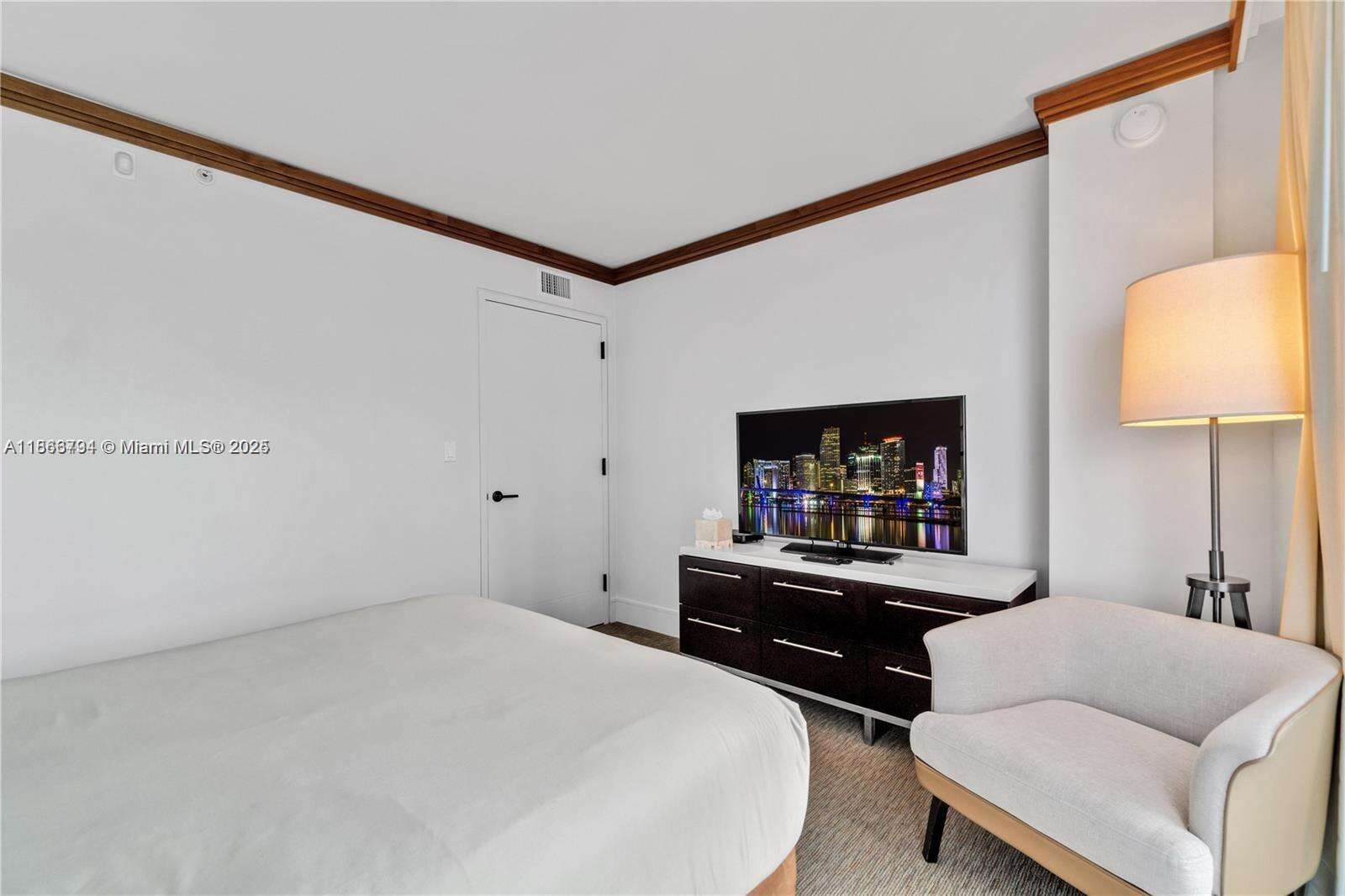 Central Carillon at 6801 Collins Ave, Miami Beach, FL 33141 - For Sale photo 10
