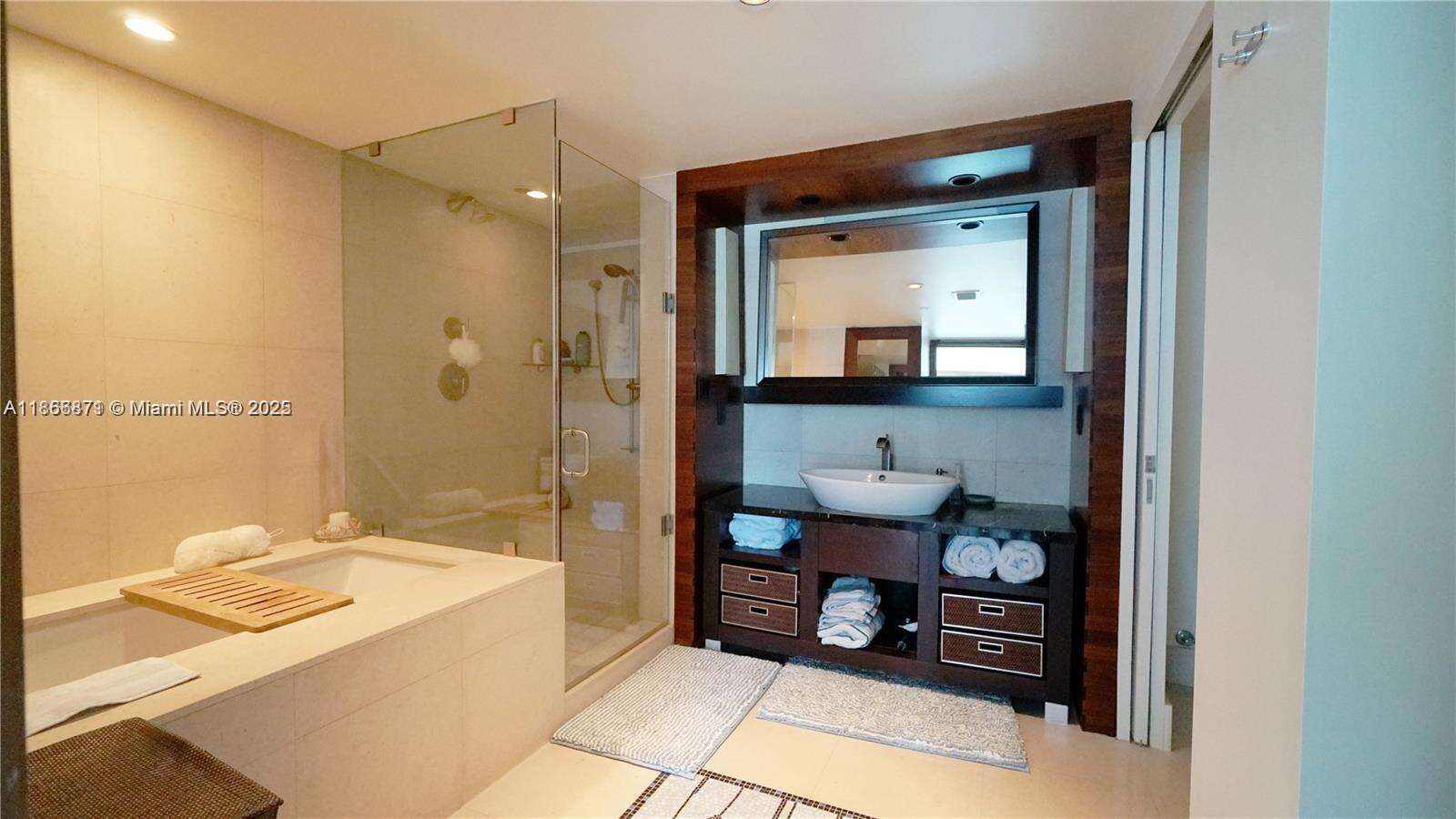 Central Carillon at 6801 Collins Ave, Miami Beach, FL 33141 - For Sale photo 11