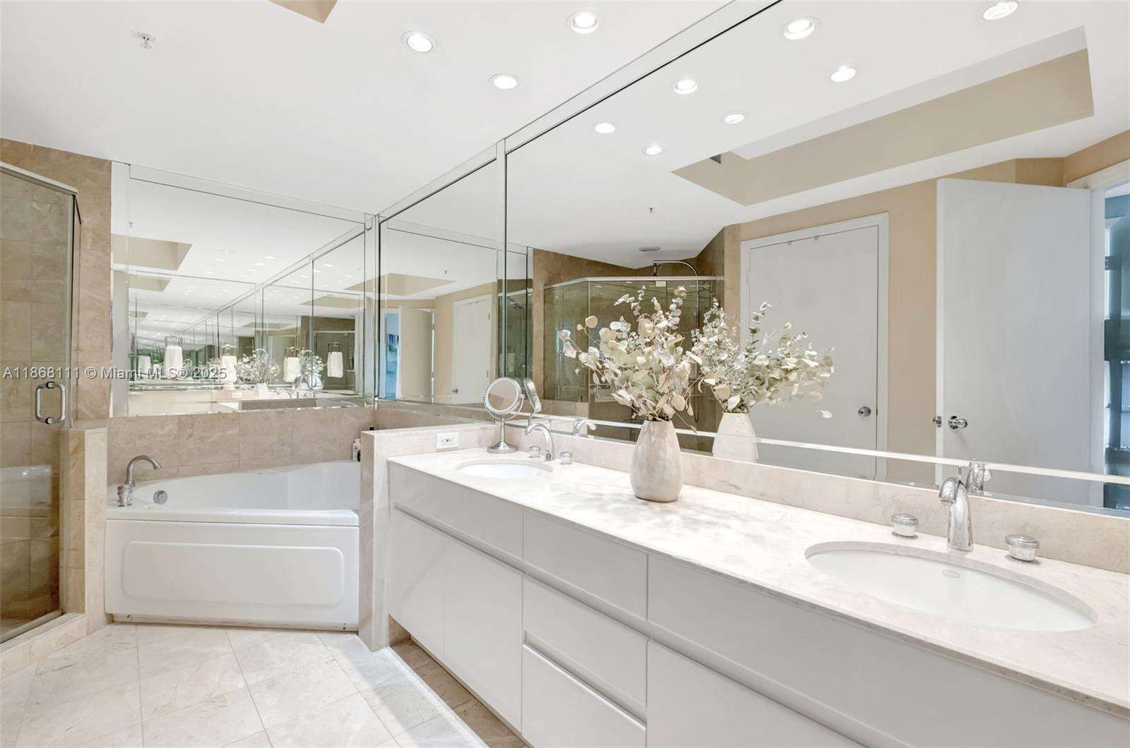 THREE TEQUESTA POINT - 848 Brickell Key Dr, Miami, FL 33131 | Picture 17