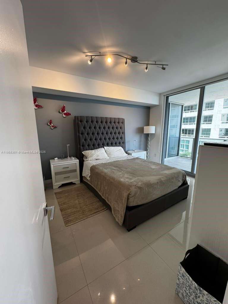 Aria On The Bay at 488 18th St, Miami, FL 33132 - For Sale photo 2