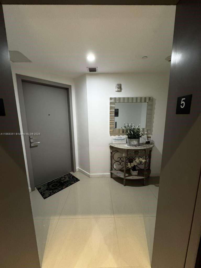 Aria On The Bay at 488 18th St, Miami, FL 33132 - For Sale photo 5