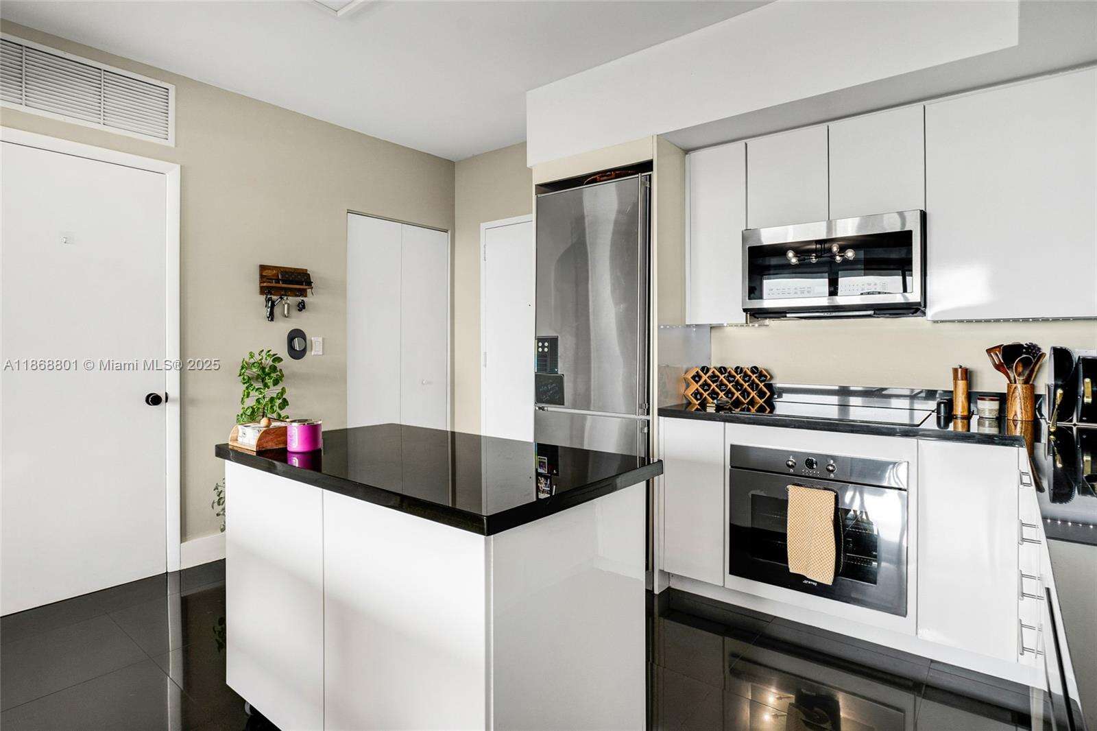 Mint at 92 3 St, Miami, FL 33130 - For Sale photo 7