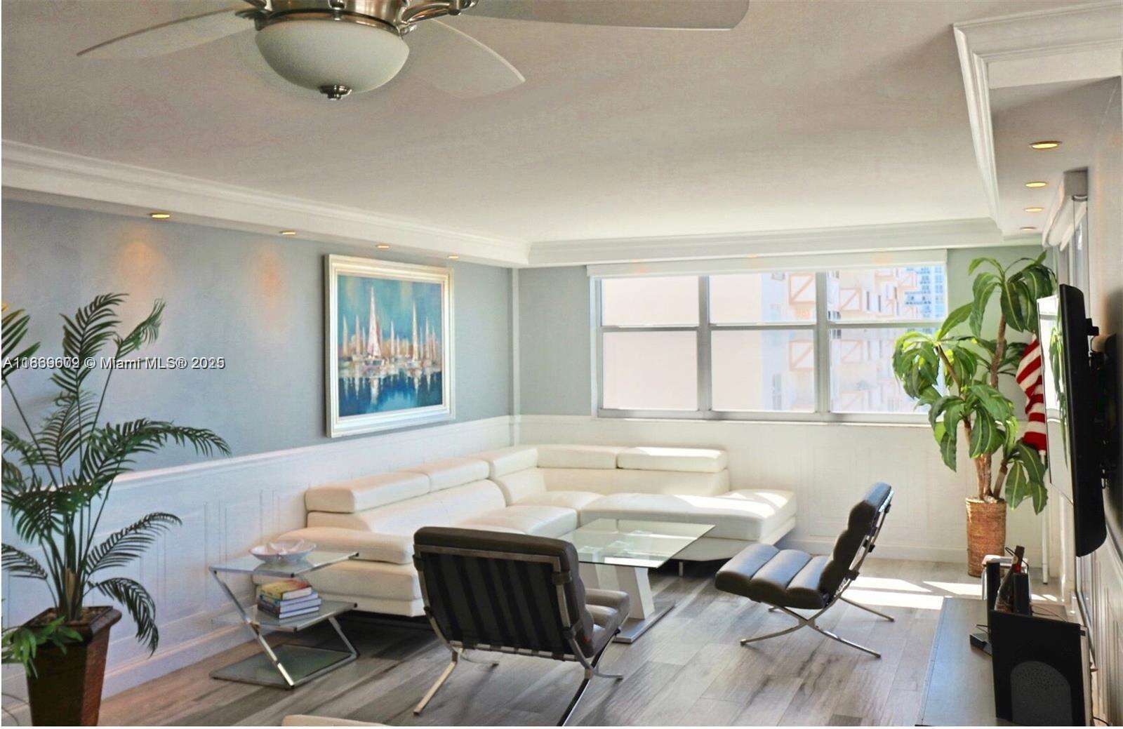 Plaza Towers South Condos for Sale & Rent | Picture 1