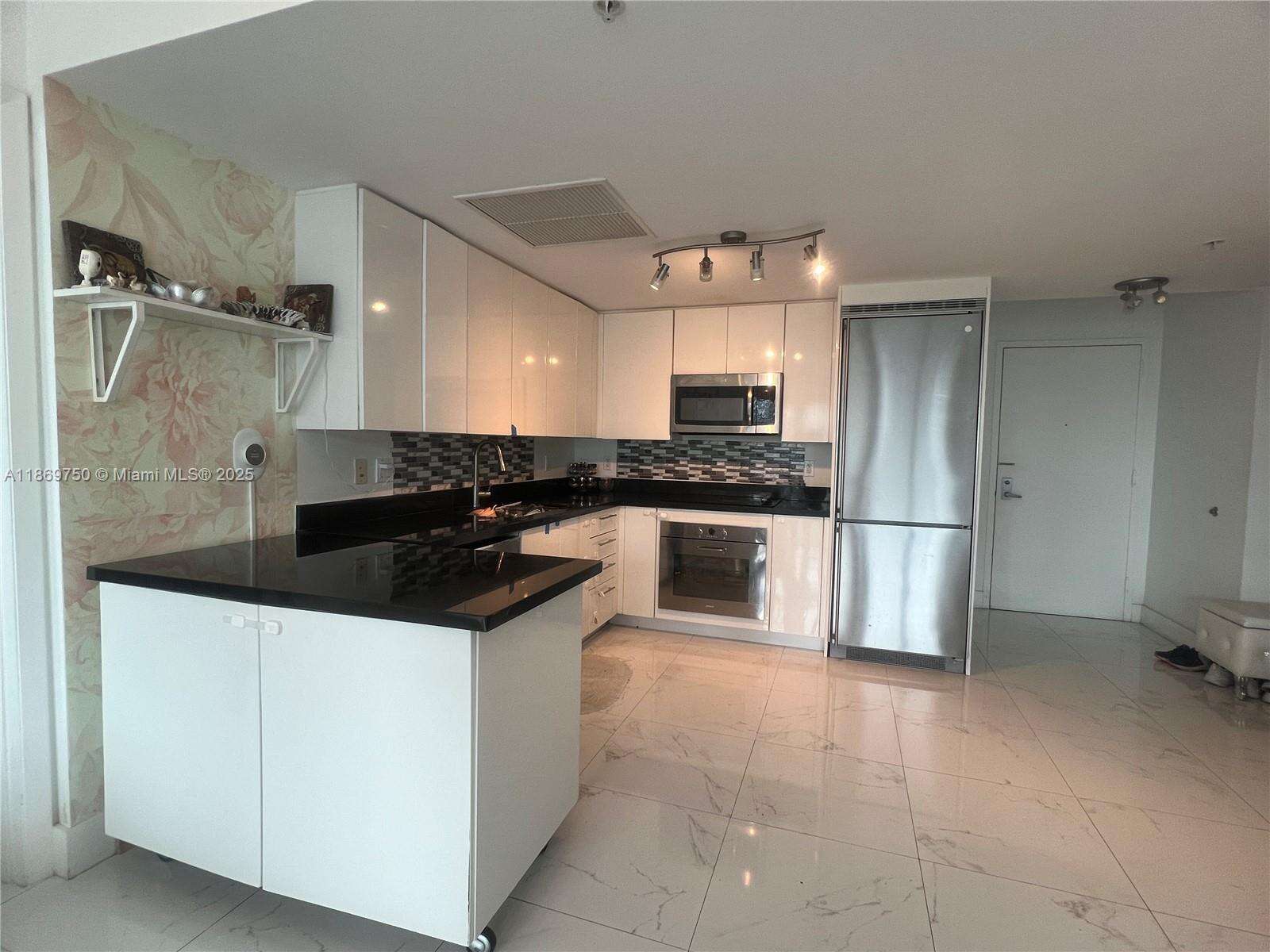 Mint at 92 3 St, Miami, FL 33130 - For Sale photo 3