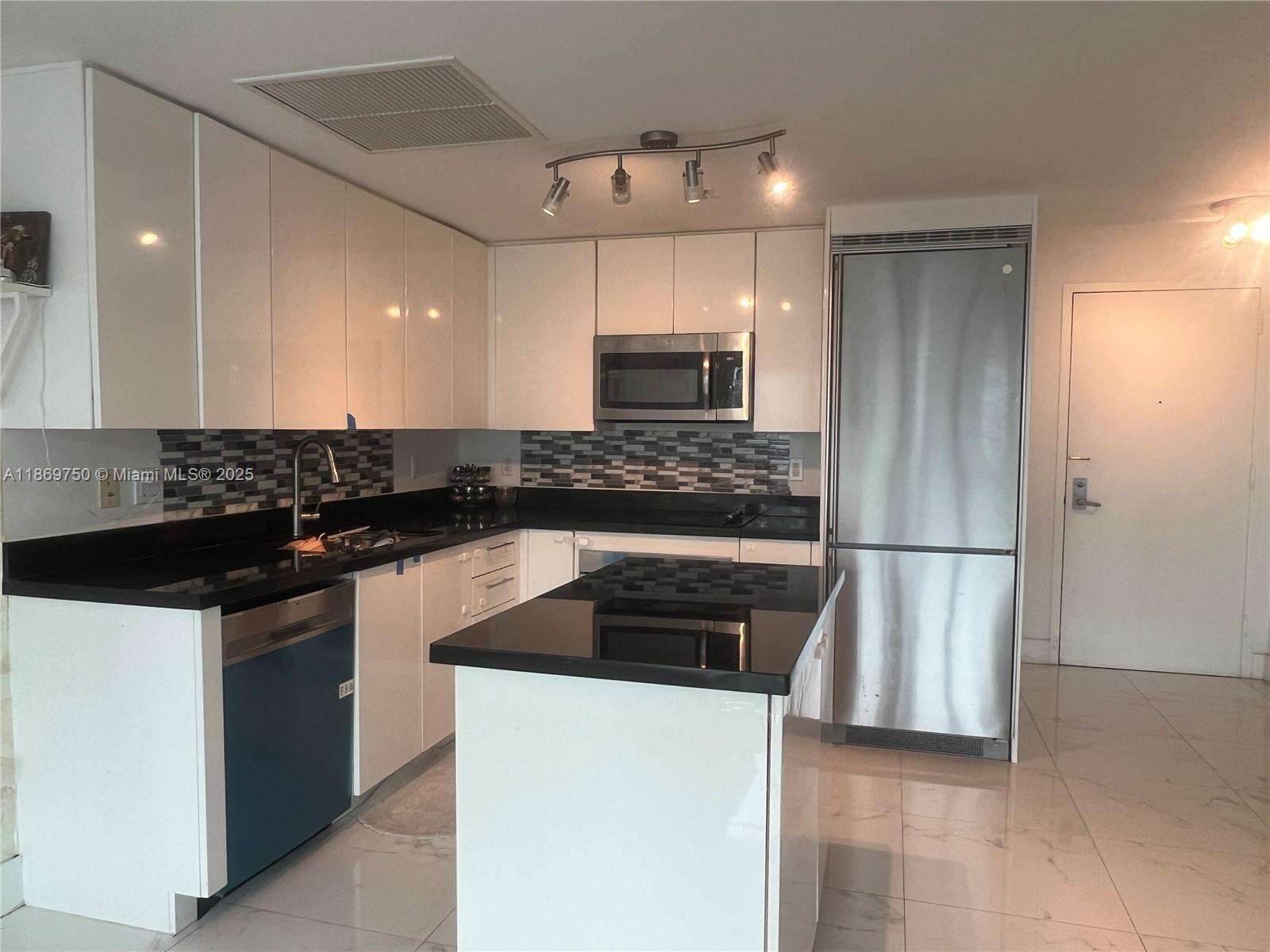 Mint at 92 3 St, Miami, FL 33130 - For Sale photo 4