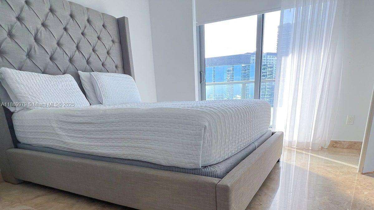 Brickell House at 1300 Brickell Bay Dr, Miami, FL 33131 - For Sale photo 11