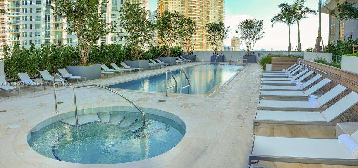 Brickell House at 1300 Brickell Bay Dr, Miami, FL 33131 - For Sale photo 16