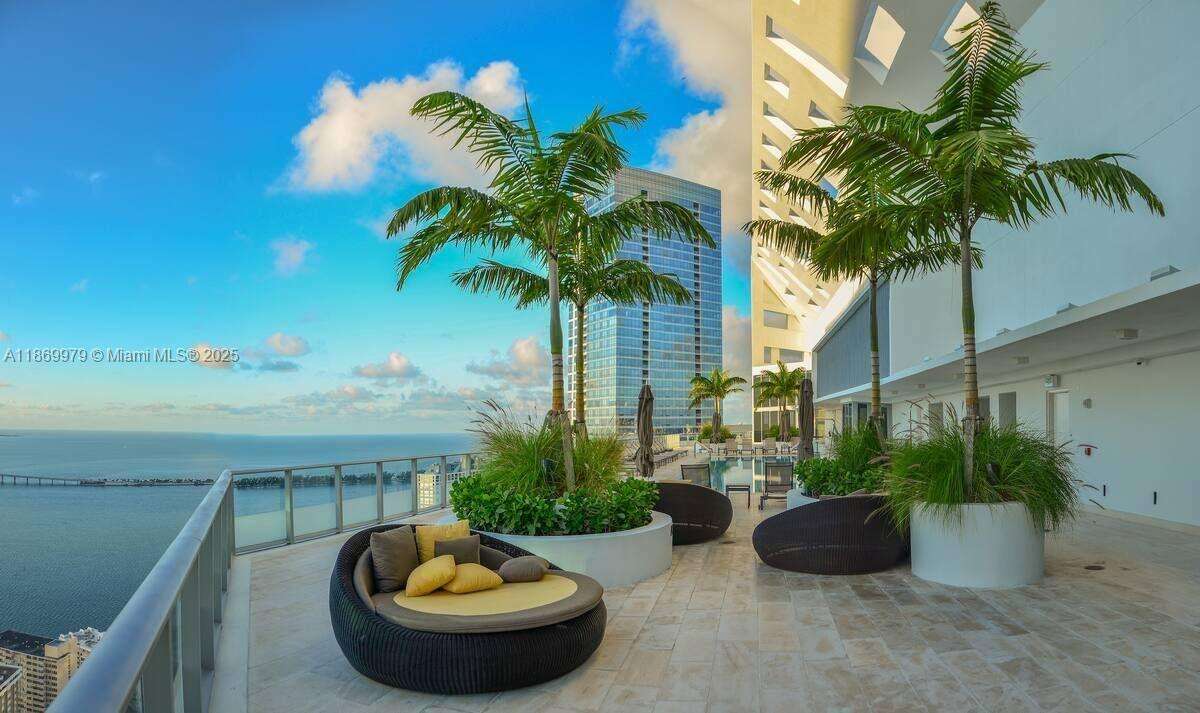Brickell House at 1300 Brickell Bay Dr, Miami, FL 33131 - For Sale photo 18