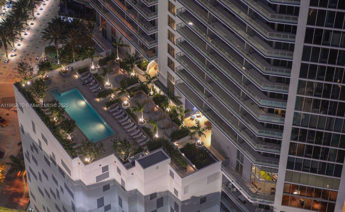 Brickell House at 1300 Brickell Bay Dr, Miami, FL 33131 - For Sale photo 26