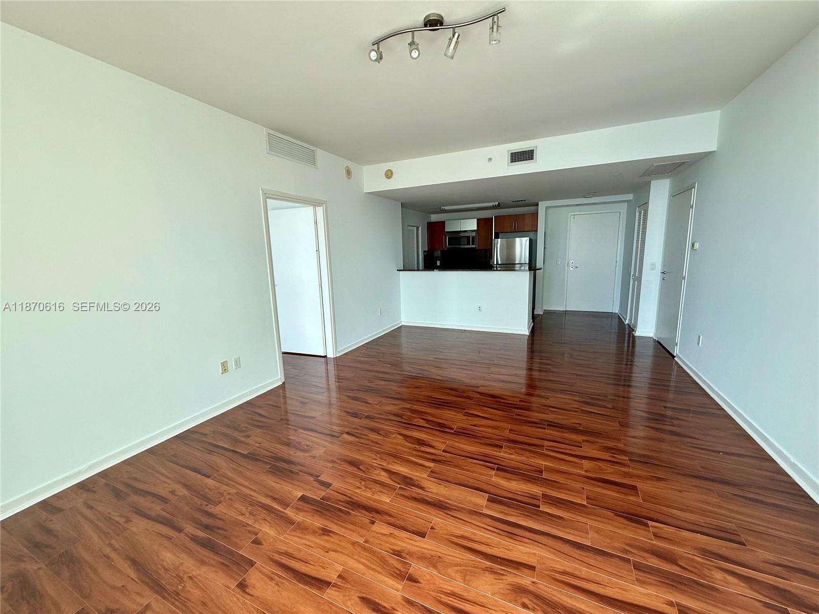 Met 1 at 300 Biscayne Blvd, Miami, FL 33131 - For Sale photo 2