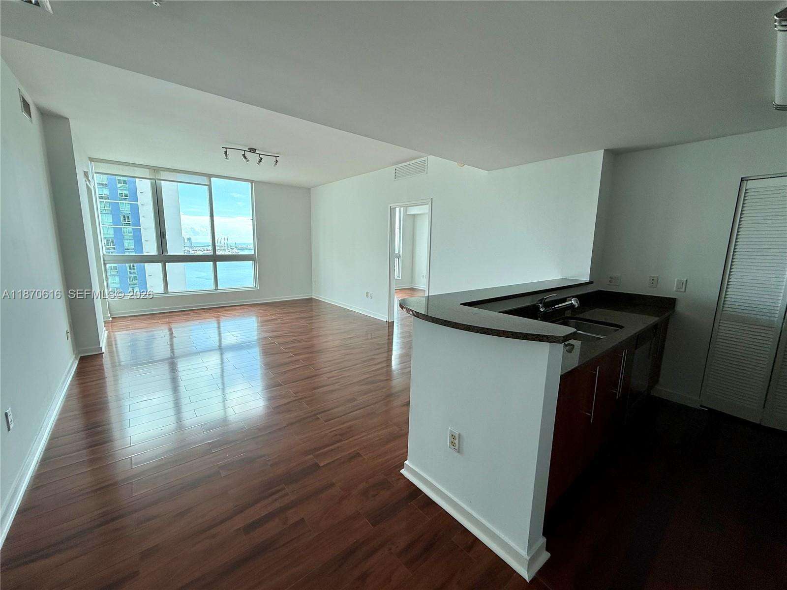 Met 1 at 300 Biscayne Blvd, Miami, FL 33131 - For Sale photo 5