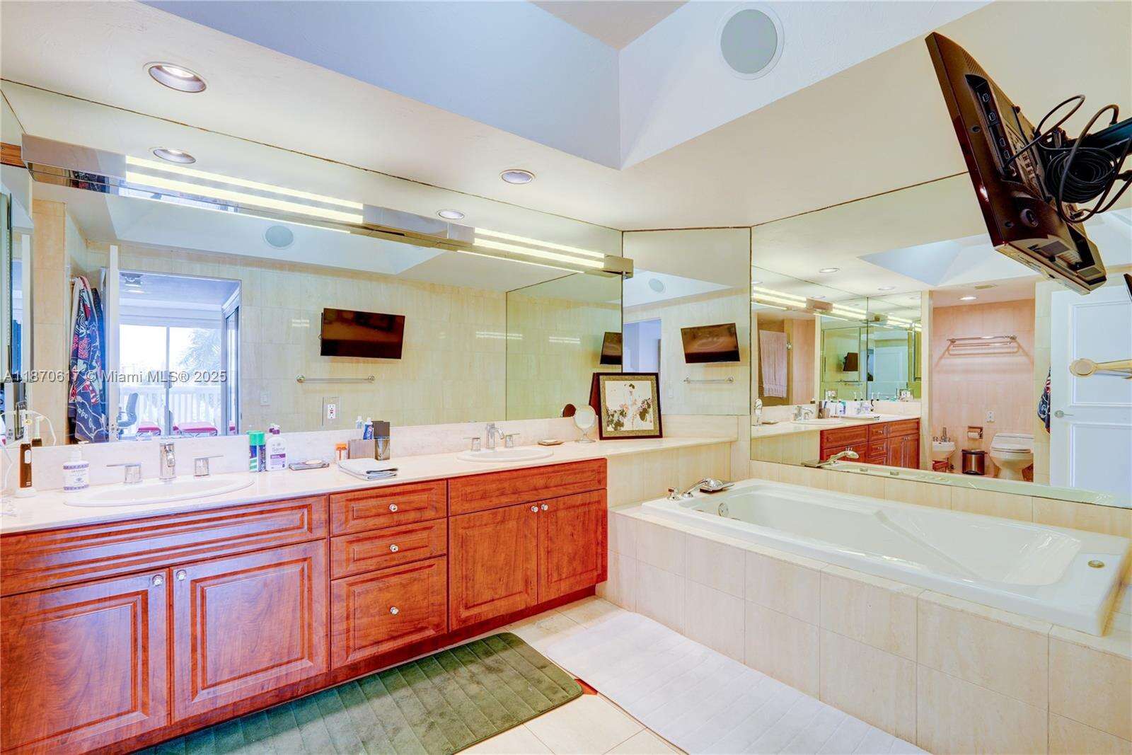 2000 Williams Island at 2000 Island Blvd, Aventura, FL 33160 - For Sale photo 22